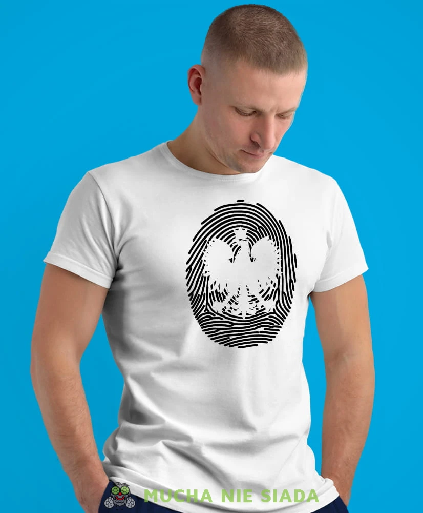 Orzeł Polski odcisk palca, biała męska koszulka z nadrukiem, koszulka patriotyczna, koszulki z grafiką patriotyczną, dla mężczyzny, dla chłopaka na prezent, koszulka Polska, koszulki Polska.jpg