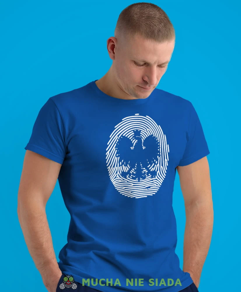 Orzeł Polski odcisk palca, niebieska męska koszulka z nadrukiem, koszulka patriotyczna, koszulki z grafiką patriotyczną, dla mężczyzny, dla chłopaka na prezent, koszulka Polska, koszulki Polska.jpg