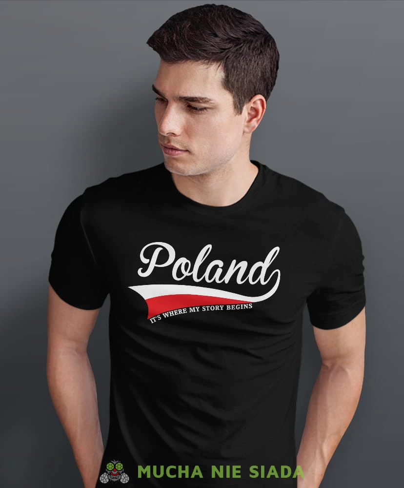 Poland it's where my story begins, czarna męska koszulka z nadrukiem, koszulka patriotyczna, koszulki z grafiką patriotyczną, dla mężczyzny, dla chłopaka na prezent, koszulka Polska, koszulki Polska.jpg