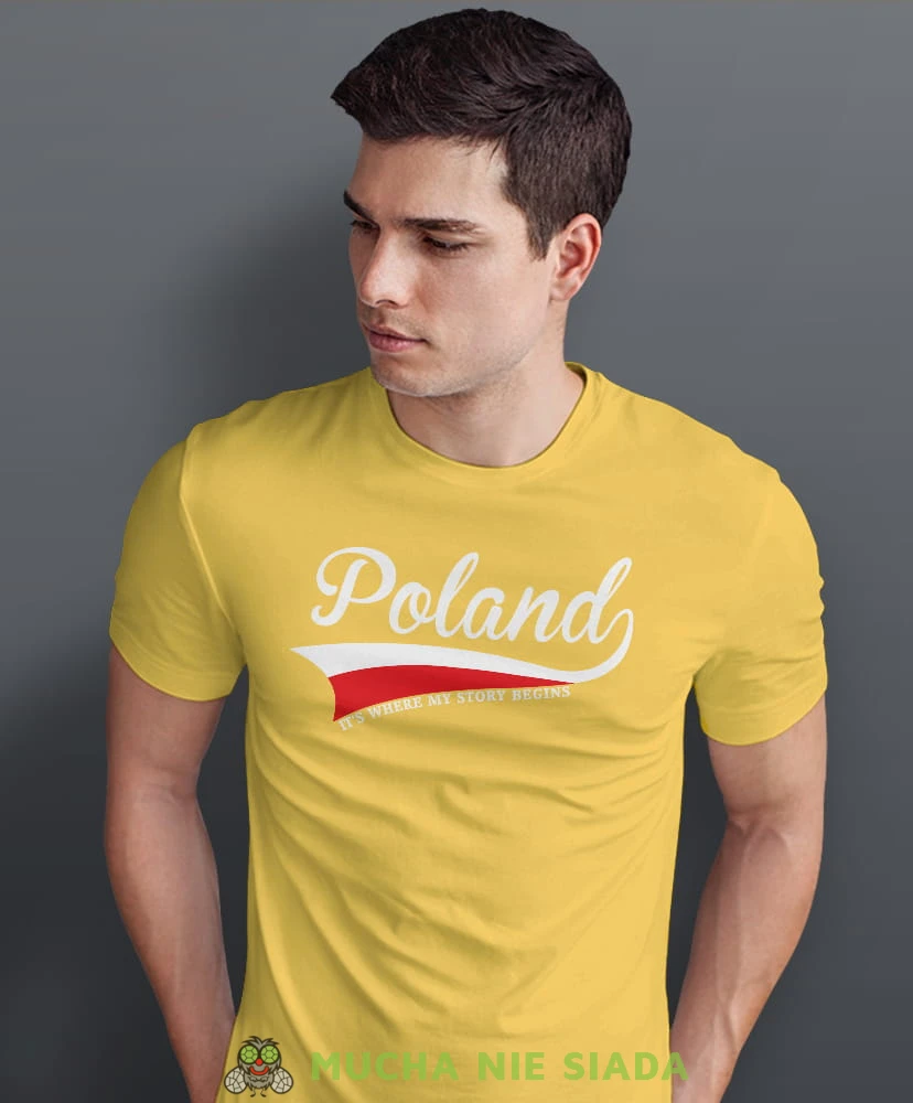Poland it's where my story begins, żółta męska koszulka z nadrukiem, koszulka patriotyczna, koszulki z grafiką patriotyczną, dla mężczyzny, dla chłopaka na prezent, koszulka Polska, koszulki Polska.jpg