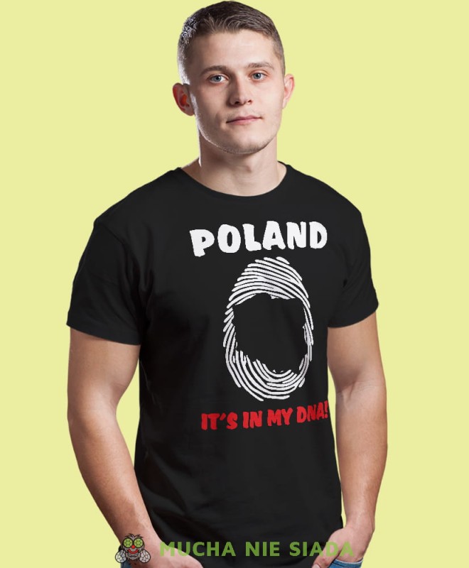 biało czerwony odcisk palca Poland it's in my dna, czarna męska koszulka z nadrukiem, koszulka patriotyczna, koszulki z grafiką patriotyczną, dla mężczyzny, dla chłopaka na prezent, koszulka Polska, koszulki Polska.jpg