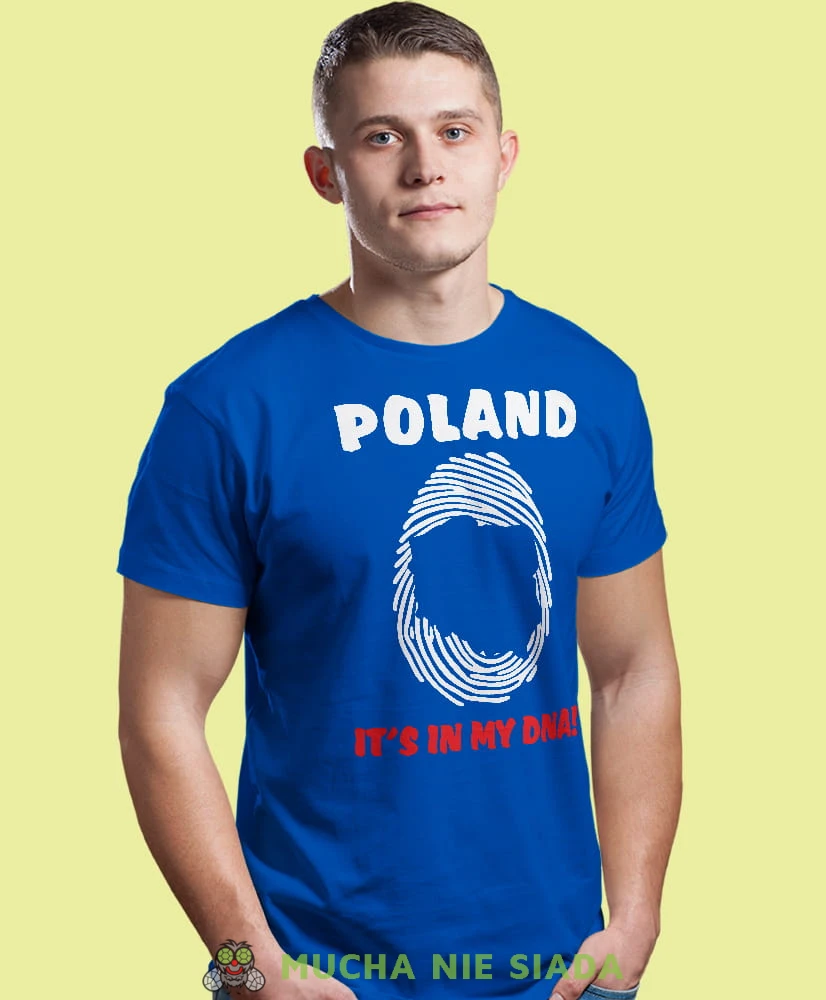 biało czerwony odcisk palca Poland it's in my dna, niebieska męska koszulka z nadrukiem, koszulka patriotyczna, koszulki z grafiką patriotyczną, dla mężczyzny, dla chłopaka na prezent, koszulka Polska, koszulki Polska.jpg