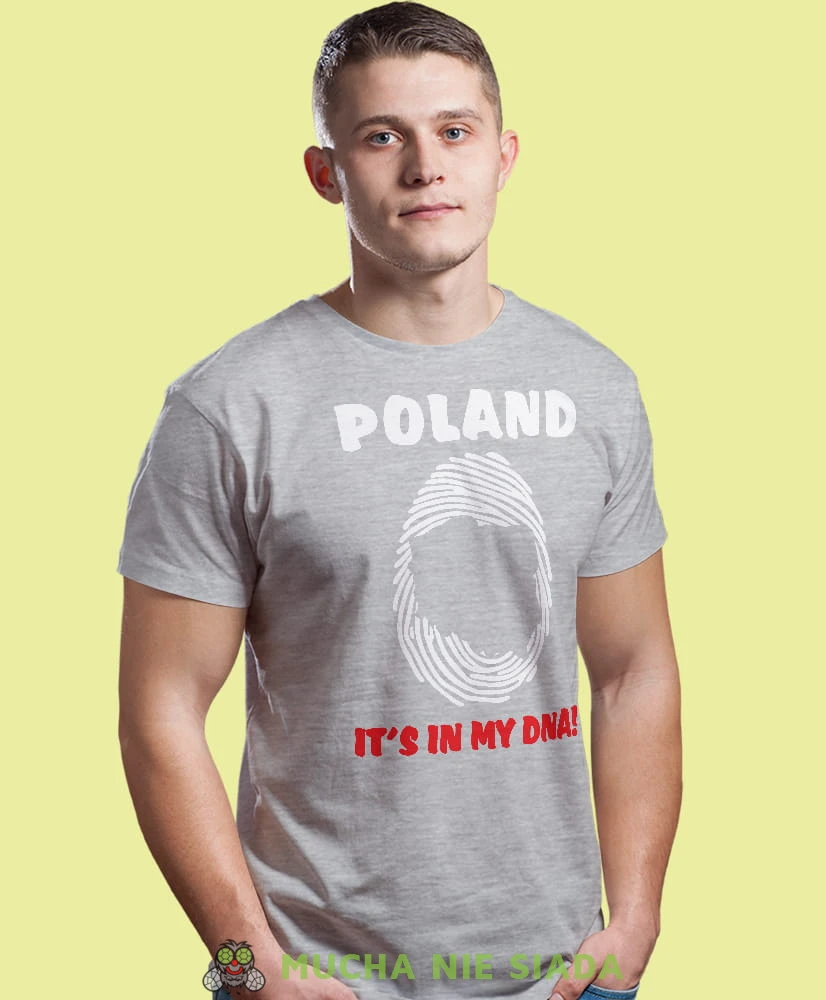 biało czerwony odcisk palca Poland it's in my dna, szara męska koszulka z nadrukiem, koszulka patriotyczna, koszulki z grafiką patriotyczną, dla mężczyzny, dla chłopaka na prezent, koszulka Polska, koszulki Polska.jpg