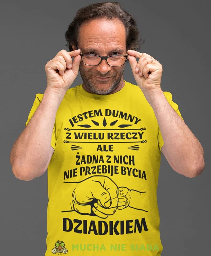 jestem dumny z wielu rzeczy ale żadna z nich nie przebije bycia dziadkiem żółta koszulka męska dla dziadka, na urodziny, na dzień dziadka, na prezent.jpg