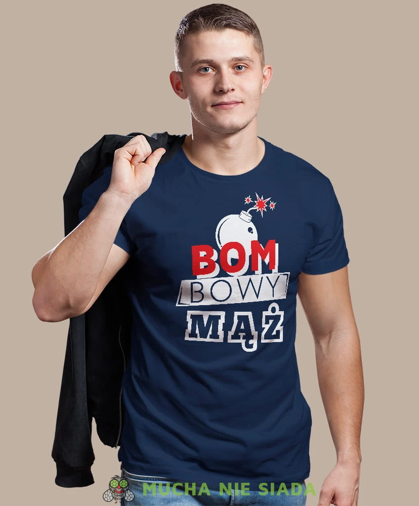 bombowy mąż granatowa męska koszulka z nadrukiem dla męża, na co dzień, na prezent, fajna koszulka.jpg