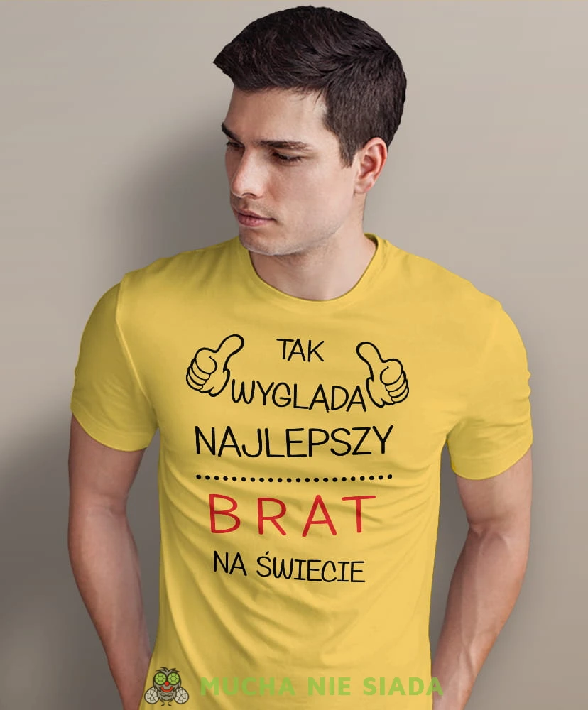 tak wygląda najlepszy brat na świecie, żółta męska koszulka dla brata, koszulka z nadrukiem, na prezent, na urodziny.jpg