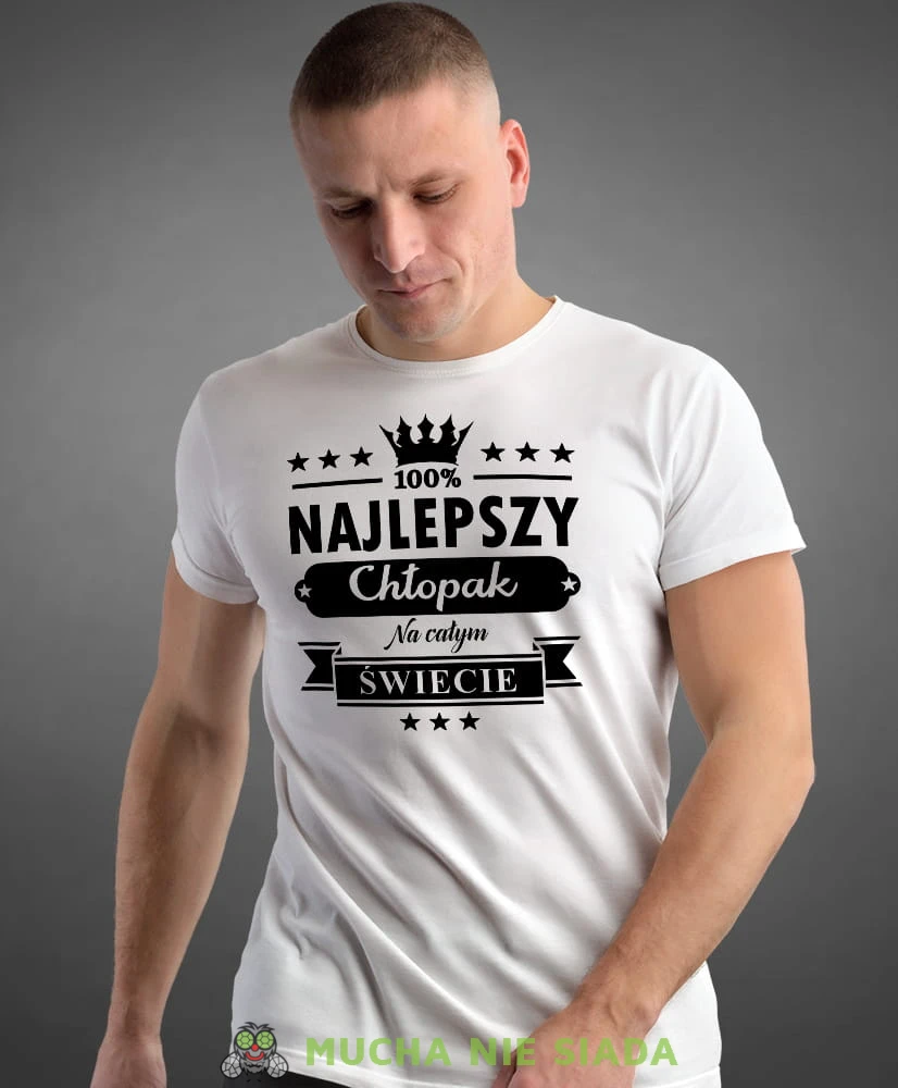 najlepszy chłopak na całym świecie, biała męska koszulka dla chłopaka, koszulka z nadrukiem, na prezent, na urodziny.jpg