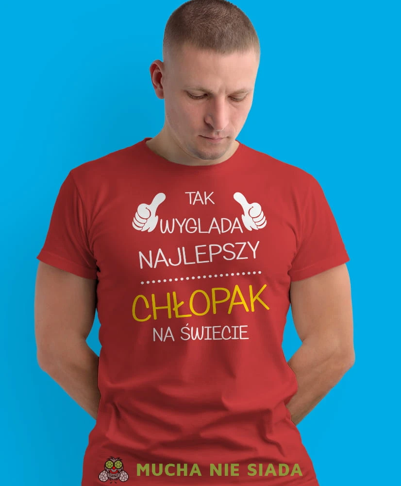 tak wygląda najlepszy chłopak na świecie, czerwona męska koszulka dla chłopaka, koszulka z nadrukiem, na prezent, na urodziny.jpg