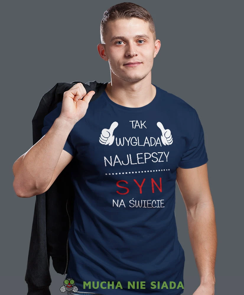 tak wygląda najlepszy syn na świecie, granatowa męska koszulka dla syna, koszulka z nadrukiem, na prezent, na urodziny.jpg