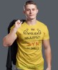 tak wygląda najlepszy syn na świecie, żółta męska koszulka dla syna, koszulka z nadrukiem, na prezent, na urodziny.jpg