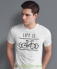 life is good, biała męska koszulka rowerowa z nadrukiem, na rower, na co dzień, na prezent, fajna koszulka dla chłopaka, rower, rowerzysta.jpg