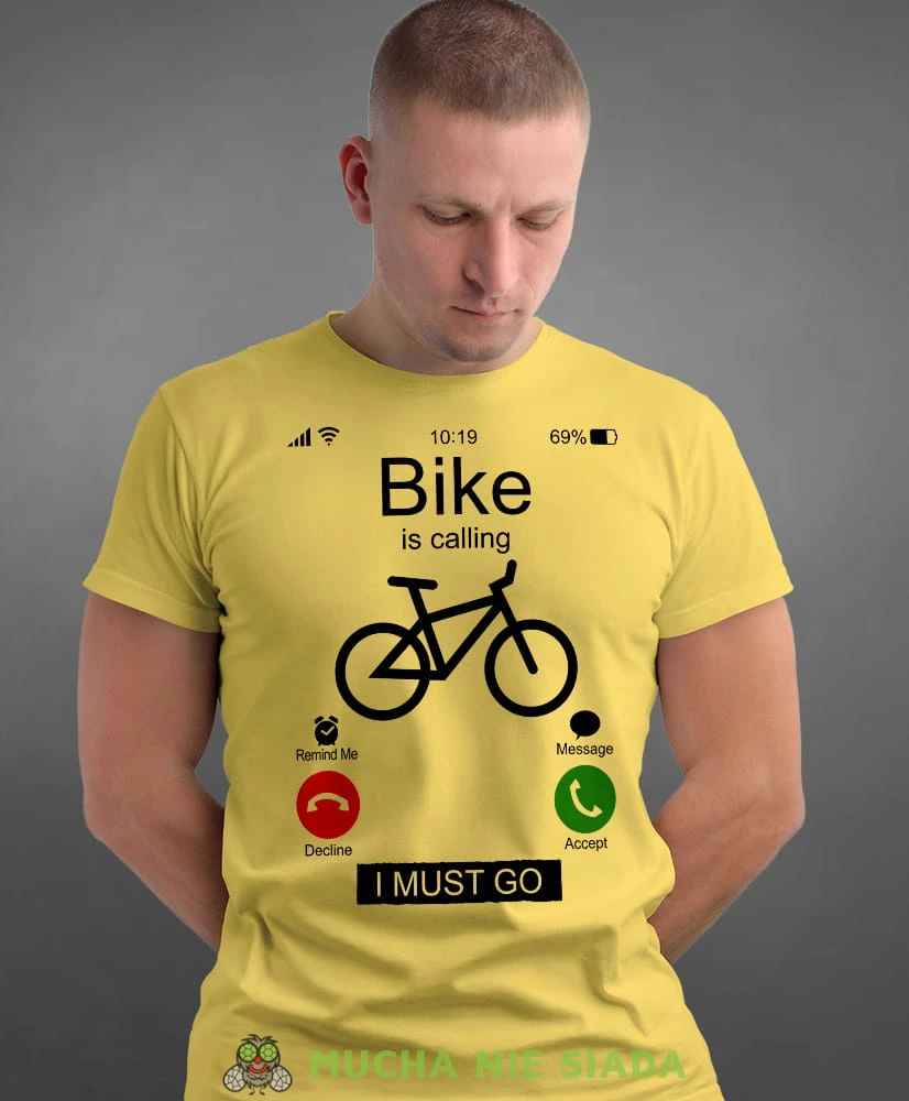 bike is calling i must go, żółta męska koszulka rowerowa z nadrukiem, na rower, na co dzień, na prezent, fajna koszulka dla chłopaka, rower, rowerzysta.jpg