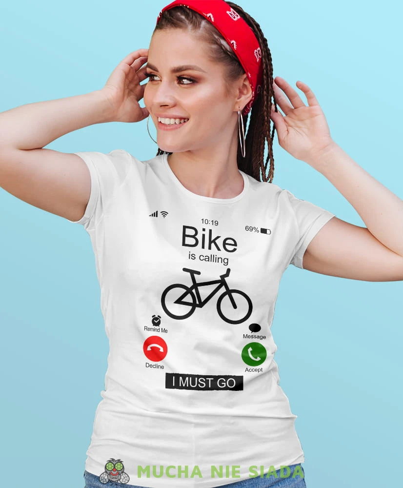bike is calling i must go, biała damska koszulka rowerowa z nadrukiem, na rower, fajna koszulka dla rowerzystki, na co dzień, na prezent.jpg