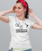 robię własne akrobacje, biała damska koszulka rowerowa z nadrukiem, na rower, fajna koszulka dla rowerzystki, na co dzień, na prezent.jpg