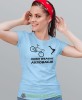 robię własne akrobacje, jasno niebieska damska koszulka rowerowa z nadrukiem, na rower, fajna koszulka dla rowerzystki, na co dzień, na prezent.jpg