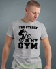 the street is my gym, szara męska koszulka rowerowa z nadrukiem, na rower, na co dzień, na prezent, fajna koszulka dla chłopaka, rower, rowerzysta.jpg
