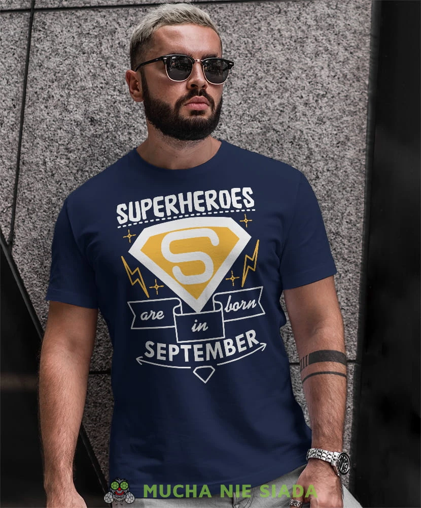 superheroes are born in... granatowa męska koszulka urodzinowa, na urodziny, na prezent.jpg