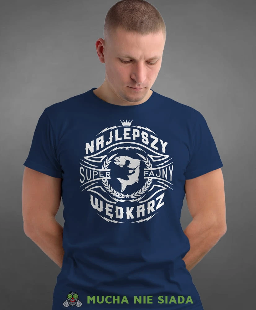 Najlepszy super fajny wędkarz, granatowa męska koszulka z nadrukiem na co dzień, dla wędkarzy, na prezent, fajna koszulka.jpg