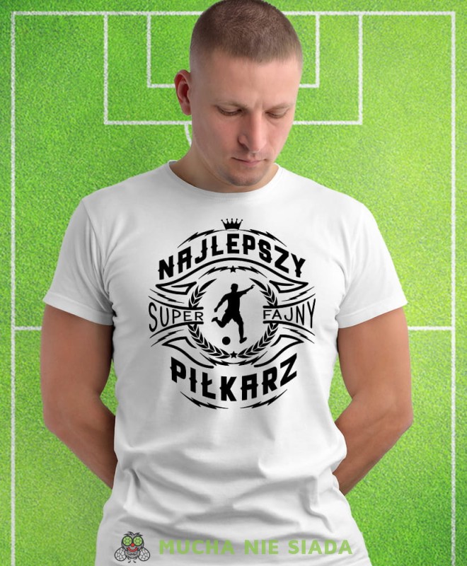 najlepszy super fajny piłkarz, biała męska koszulka z nadrukiem na co dzień, na prezent, fajna koszulka, dla męża, dla chłopaka.jpg