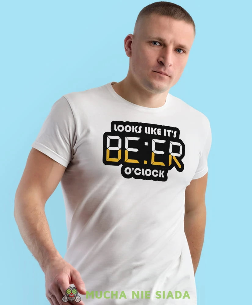 looks like it's beer o'clock, biała męska koszulka z nadrukiem na co dzień, na prezent, fajna koszulka.jpg