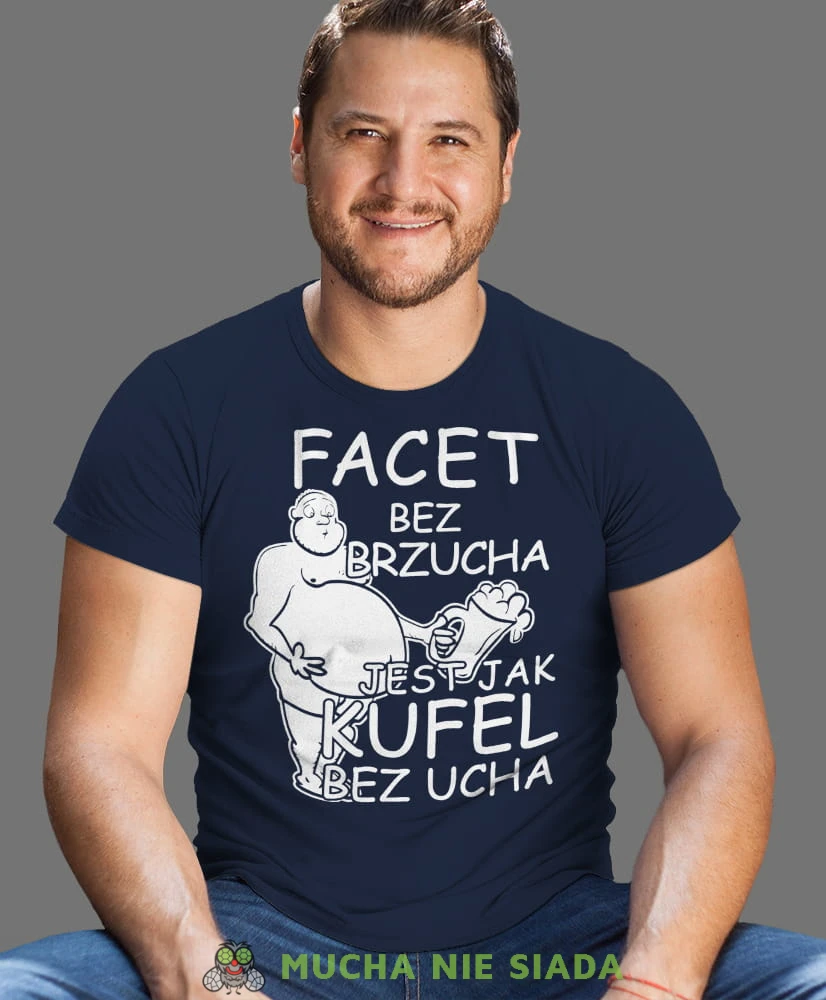 facet bez brzucha jest jak kufel bez ucha, granatowa męska koszulka z nadrukiem na co dzień, na prezent, fajna koszulka.jpg