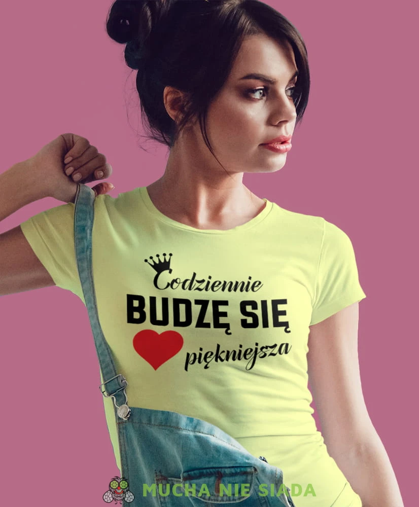 codziennie budzę się piękniejsza, żółta damska koszulka z nadrukiem na prezent dla dziewczyny dla żony.jpg