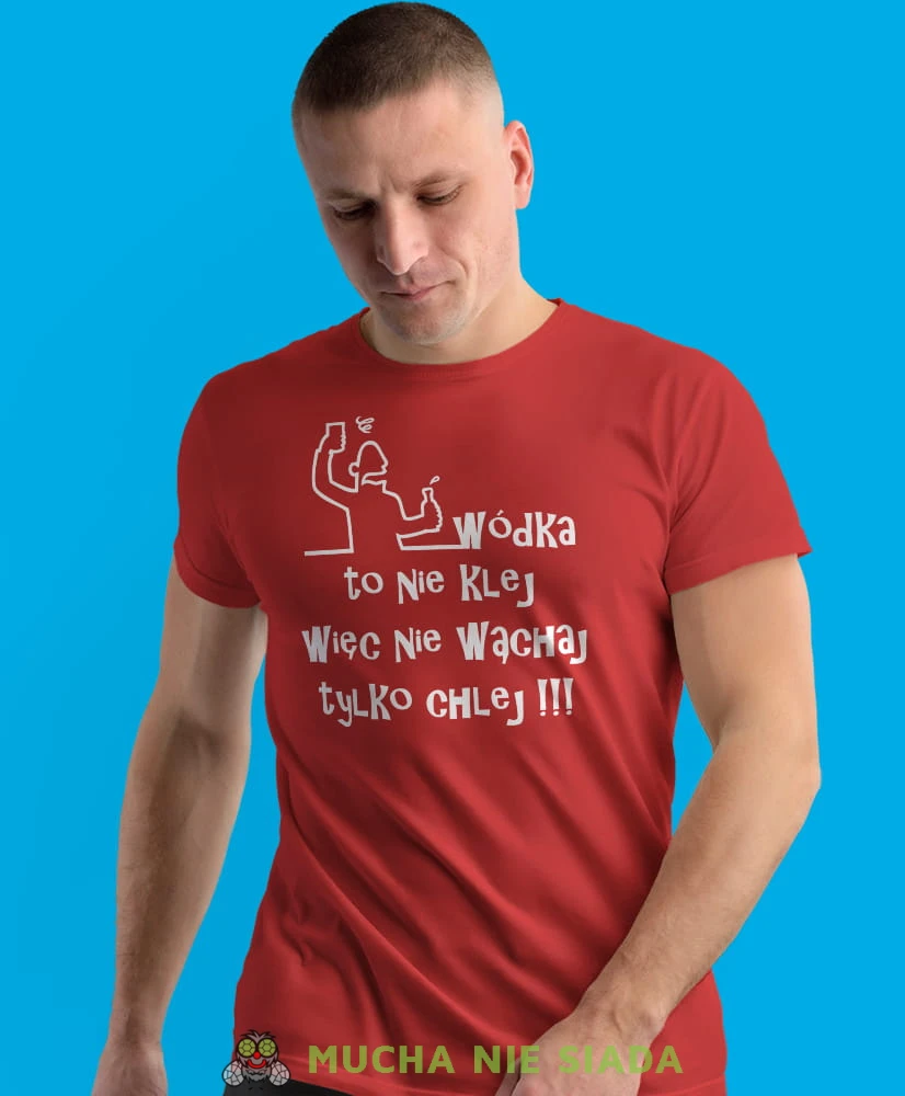 wódka to nie klej więc nie wąchaj tylko chlej, czerwona męska koszulka z nadrukiem na co dzień, na prezent, fajna koszulka.jpg