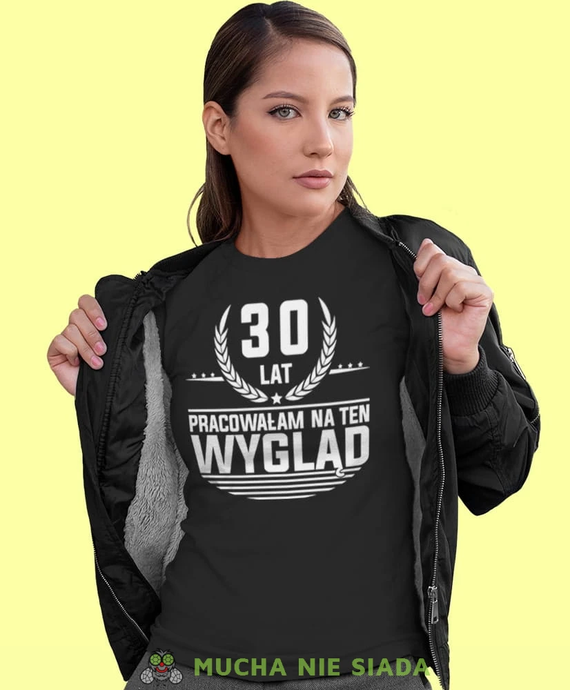 20, 30, 40,50,60,70 lat pracowałam na ten wygląd, czarna damska koszulka urodzinowa z nadrukiem, na urodziny, na prezent, dla niej, mucha nie siada-min.jpg