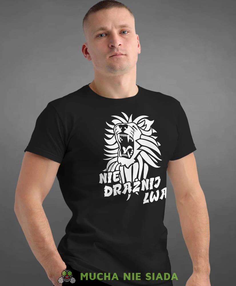 nie drażnij lwa, czarna męska koszulka z nadrukiem na co dzień, na prezent, fajna koszulka.jpg