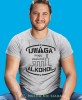 uwaga mogę zawierać alkohol, szara męska koszulka z nadrukiem na co dzień, na prezent, fajna koszulka, dla chłopaka, dla męża, dla kolegi, mucha nie siada-min-min.jpg