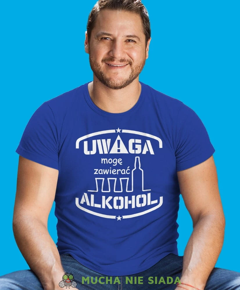 uwaga mogę zawierać alkohol, niebieska męska koszulka z nadrukiem na co dzień, na prezent, fajna koszulka, dla chłopaka, dla męża, dla kolegi, mucha nie siada-min-min.jpg
