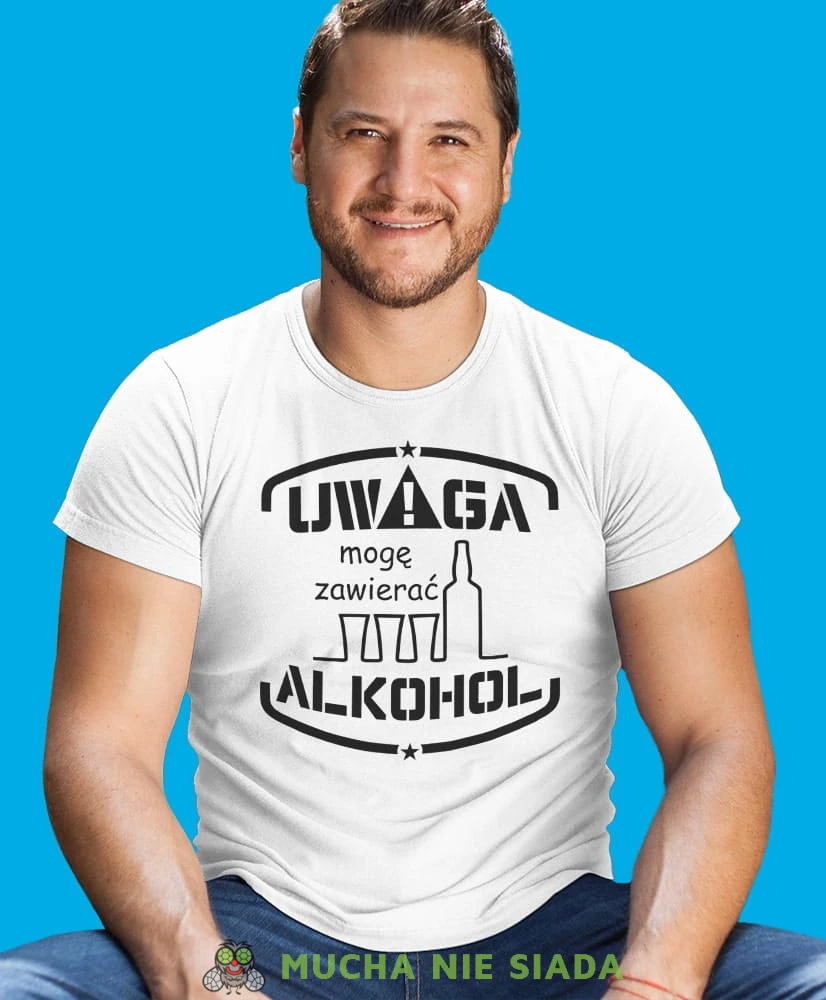 uwaga mogę zawierać alkohol, biała męska koszulka z nadrukiem na co dzień, na prezent, fajna koszulka, dla chłopaka, dla męża, dla kolegi, mucha nie siada-min-min.jpg