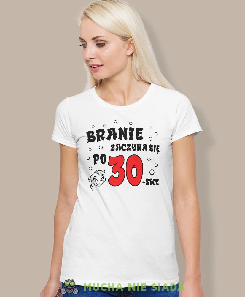 branie zaczyna się po 20, 30, 40, 50, 60 biała damska koszulka urodzinowa z nadrukiem, na urodziny, na prezent, dla niej, mucha nie siada.jpg