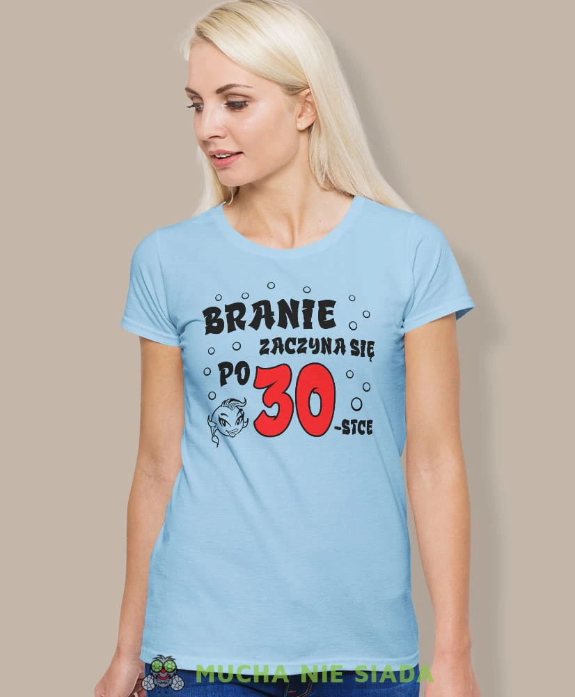 branie zaczyna się po 20, 30, 40, 50, 60 jasnoniebieska damska koszulka urodzinowa z nadrukiem, na urodziny, na prezent, dla niej, mucha nie siada.jpg