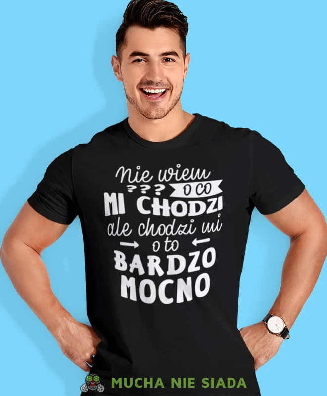nie wiem o co mi chodzi ale chodzi mi o to bardzo mocno, czarna męska koszulka z nadrukiem na co dzień, na prezent, fajna koszulka, dla chłopaka, dla męża, mucha nie siada.jpg