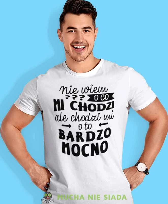 nie wiem o co mi chodzi ale chodzi mi o to bardzo mocno, biała męska koszulka z nadrukiem na co dzień, na prezent, fajna koszulka, dla chłopaka, dla męża, mucha nie siada.jpg