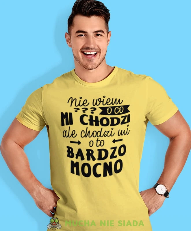 nie wiem o co mi chodzi ale chodzi mi o to bardzo mocno, żółta męska koszulka z nadrukiem na co dzień, na prezent, fajna koszulka, dla chłopaka, dla męża, mucha nie siada.jpg