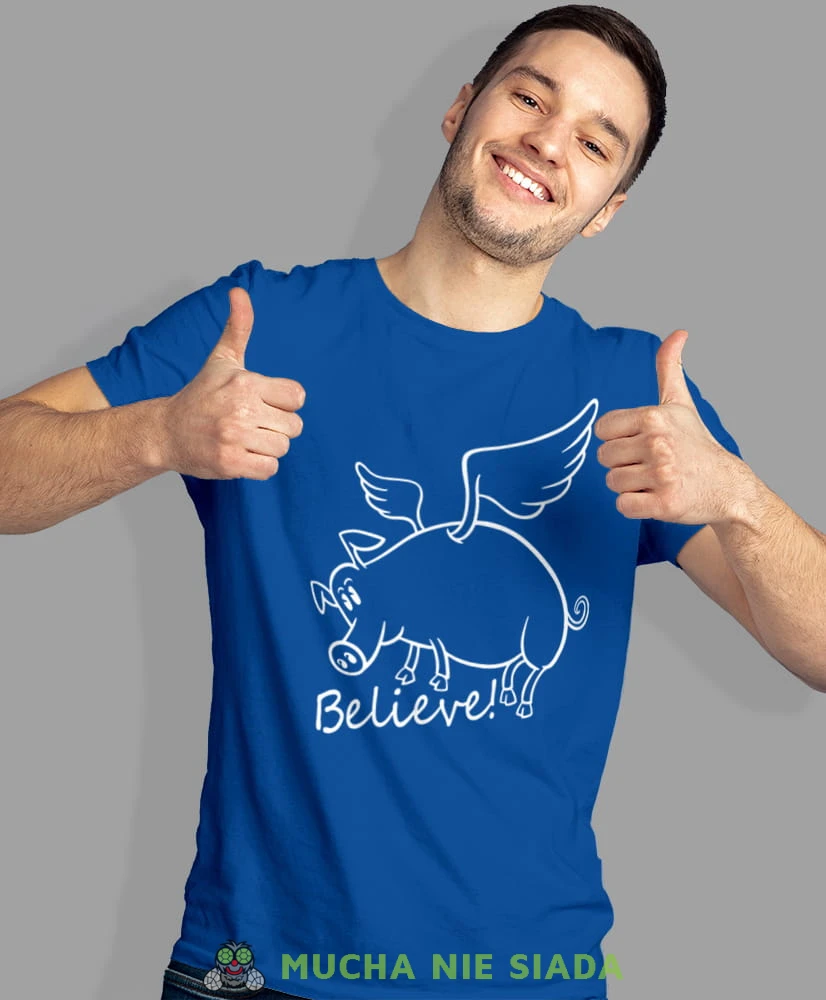 believe! latająca świnia, niebieska męska koszulka z nadrukiem na co dzień, na prezent, fajna koszulka, dla chłopaka, dla męża, mucha nie siada.jpg