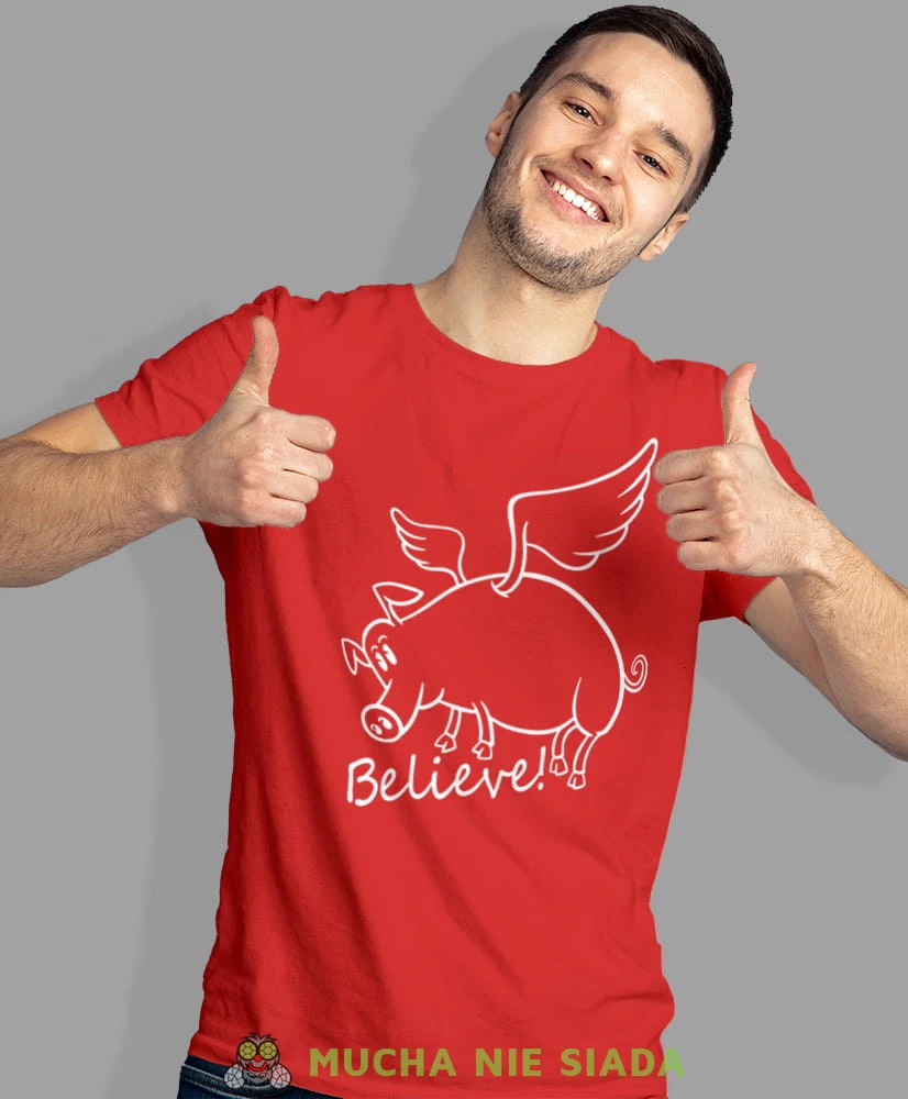 believe! latająca świnia, czerwona męska koszulka z nadrukiem na co dzień, na prezent, fajna koszulka, dla chłopaka, dla męża, mucha nie siada.jpg