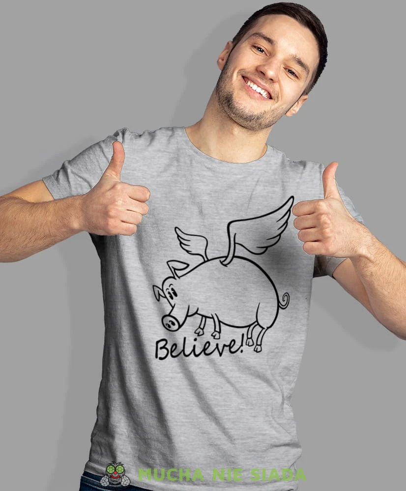 believe! latająca świnia, szara męska koszulka z nadrukiem na co dzień, na prezent, fajna koszulka, dla chłopaka, dla męża, mucha nie siada.jpg