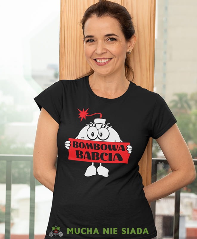 bombowa babcia, czarna damska koszulka dla babci z nadrukiem, babcia, dzień babci, na prezent, mucha nie siada.jpg