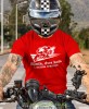 silnik dwa koła i mina wesoła, czerwona koszulka motocyklowa, motocykl, motocyklista.jpg