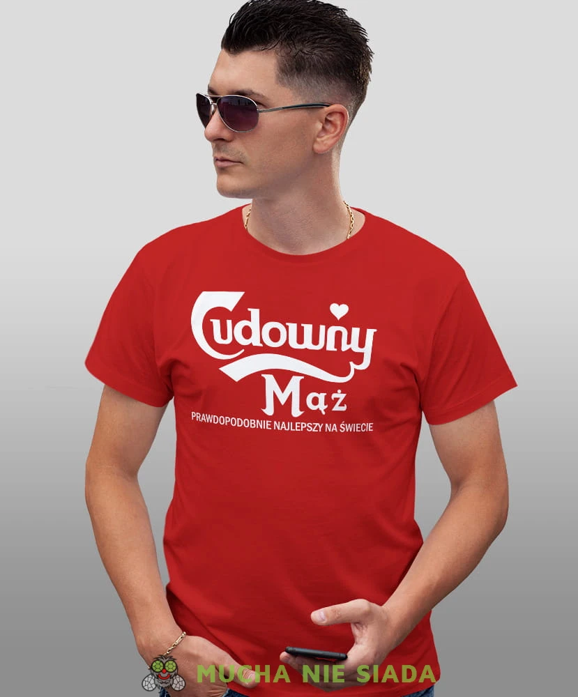 Cudowny mąż, czerwona  męska koszulka z nadrukiem dla męża, na co dzień, na prezent, fajna koszulka, mucha nie siada.jpg