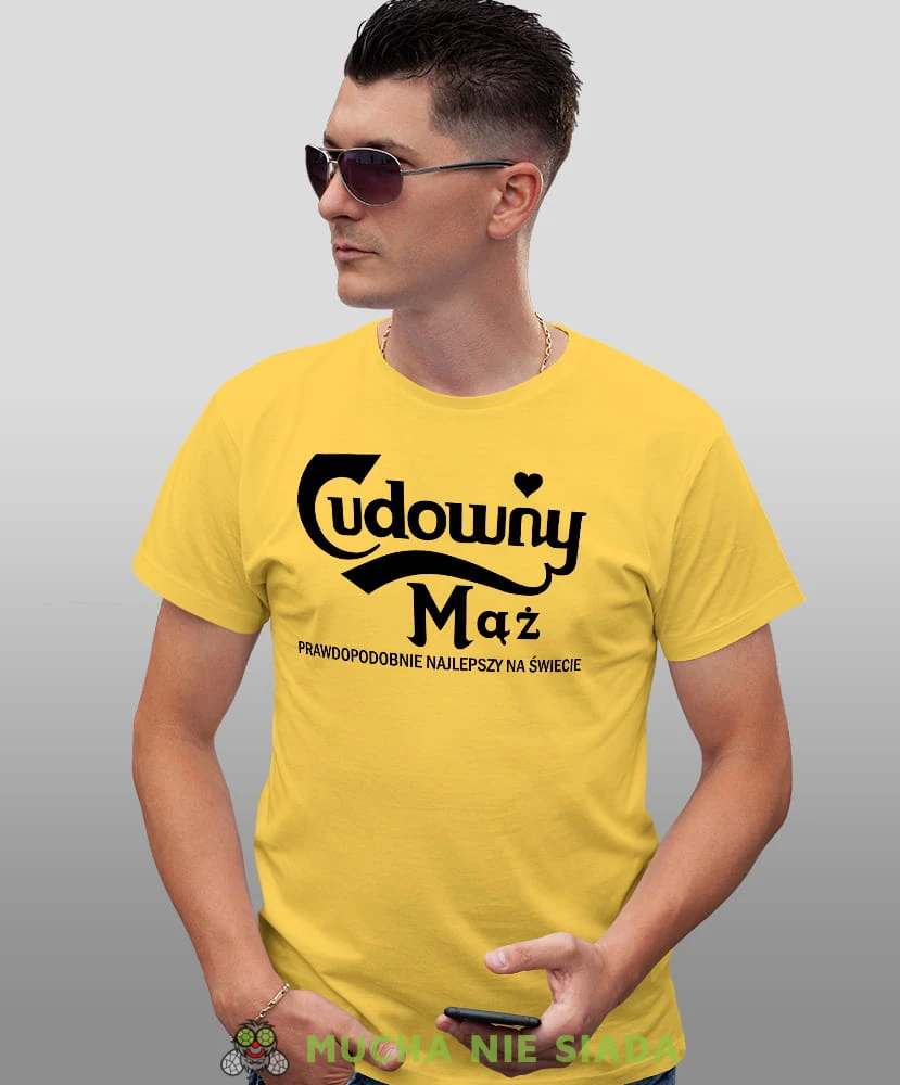 Cudowny mąż, żółta męska koszulka z nadrukiem dla męża, na co dzień, na prezent, fajna koszulka, mucha nie siada.jpg