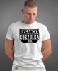 E LEGANCKA koszulka tego, biała męska koszulka z nadrukiem na co dzień, na prezent, fajna koszulka, dla chłopaka, dla męża, mucha nie siada opis.jpg