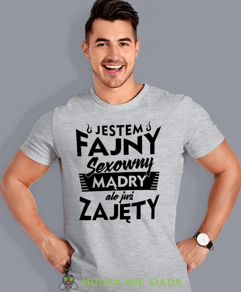 jestem fajny sexowny mądry ale już zajęty, szara męska koszulka z nadrukiem na co dzień, na prezent, fajna koszulka, dla chłopaka, dla męża, mucha nie siada opis.jpg