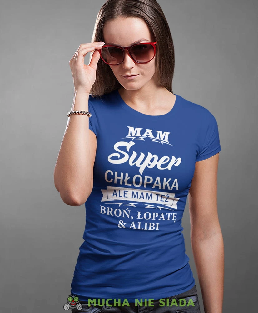 mam super chłopaka ale mam też broń łopatę i alibi, niebieska koszulka damska z nadrukiem, dla dziewczyny, na prezent, na urodziny, mucha nie siada, mns.jpg