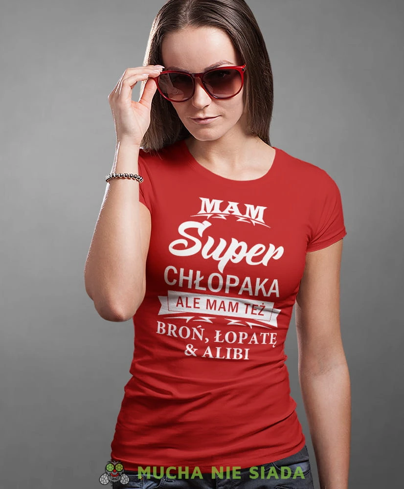 mam super chłopaka ale mam też broń łopatę i alibi, czerwona koszulka damska z nadrukiem, dla dziewczyny, na prezent, na urodziny, mucha nie siada, mns.jpg