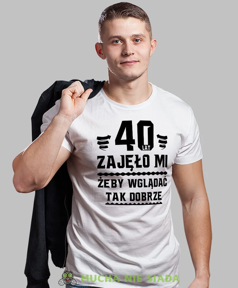 20, 30, 40, 50, 60, 70, 80 zajęło mi żeby wyglądać tak dobrze, biała męska koszulka urodzinowa, na urodziny, na prezent, fajna koszulka, dla chłopaka, dla męża, mucha nie siada, mns.jpg
