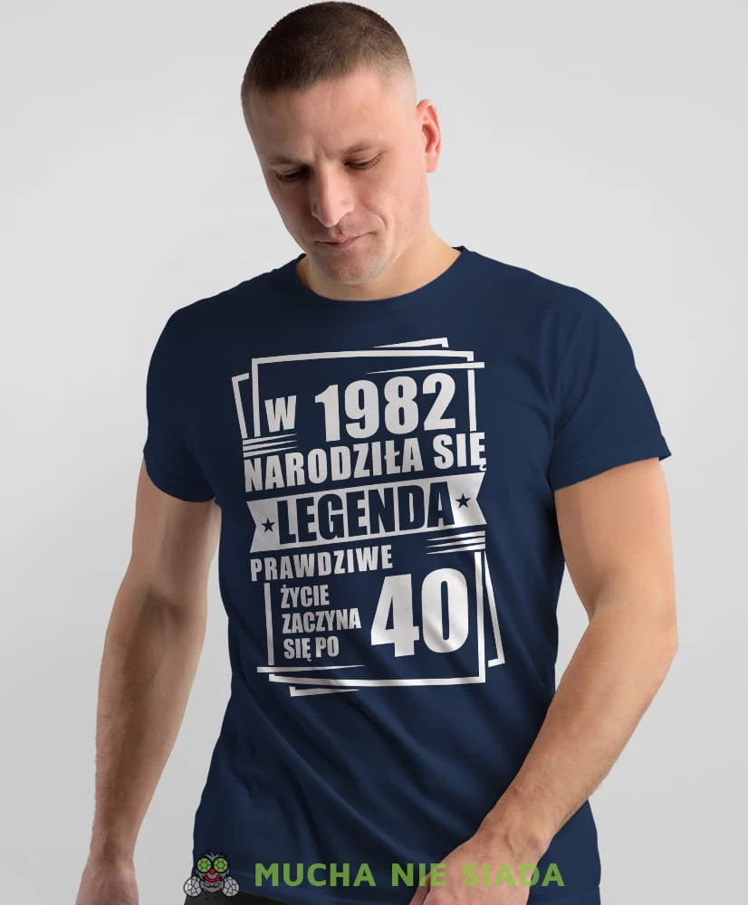 Narodziła się legenda Prawdziwe życie zaczyna się po 20 30 40 50 60 70 80, granatowa męska koszulka urodzinowa, na urodziny, na prezent, fajna koszulka, dla chłopaka, dla męża, mucha nie siada, mns.jpg